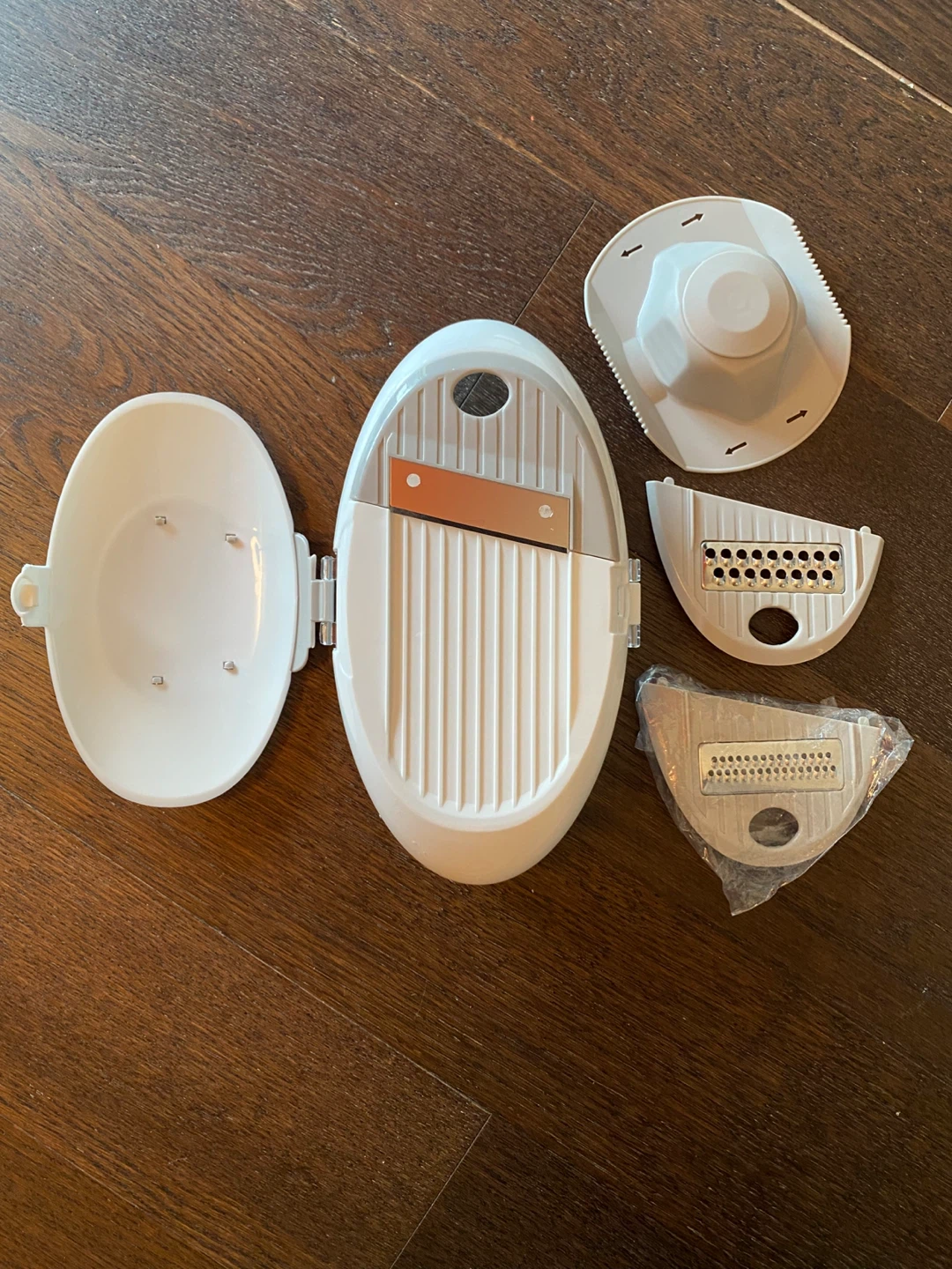 White Mandoline Slicer and Grater Set