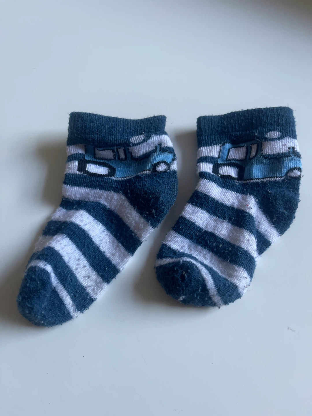 Toddler Socks with Blue Stripes and Cars ⚽