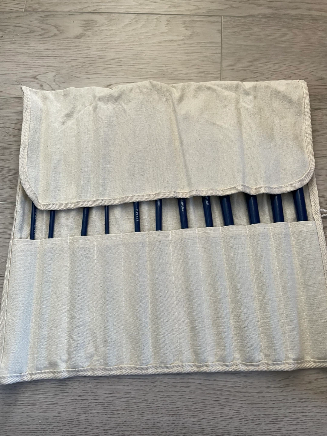 Art Brush Roll Case with 12 Brushes - photo 2