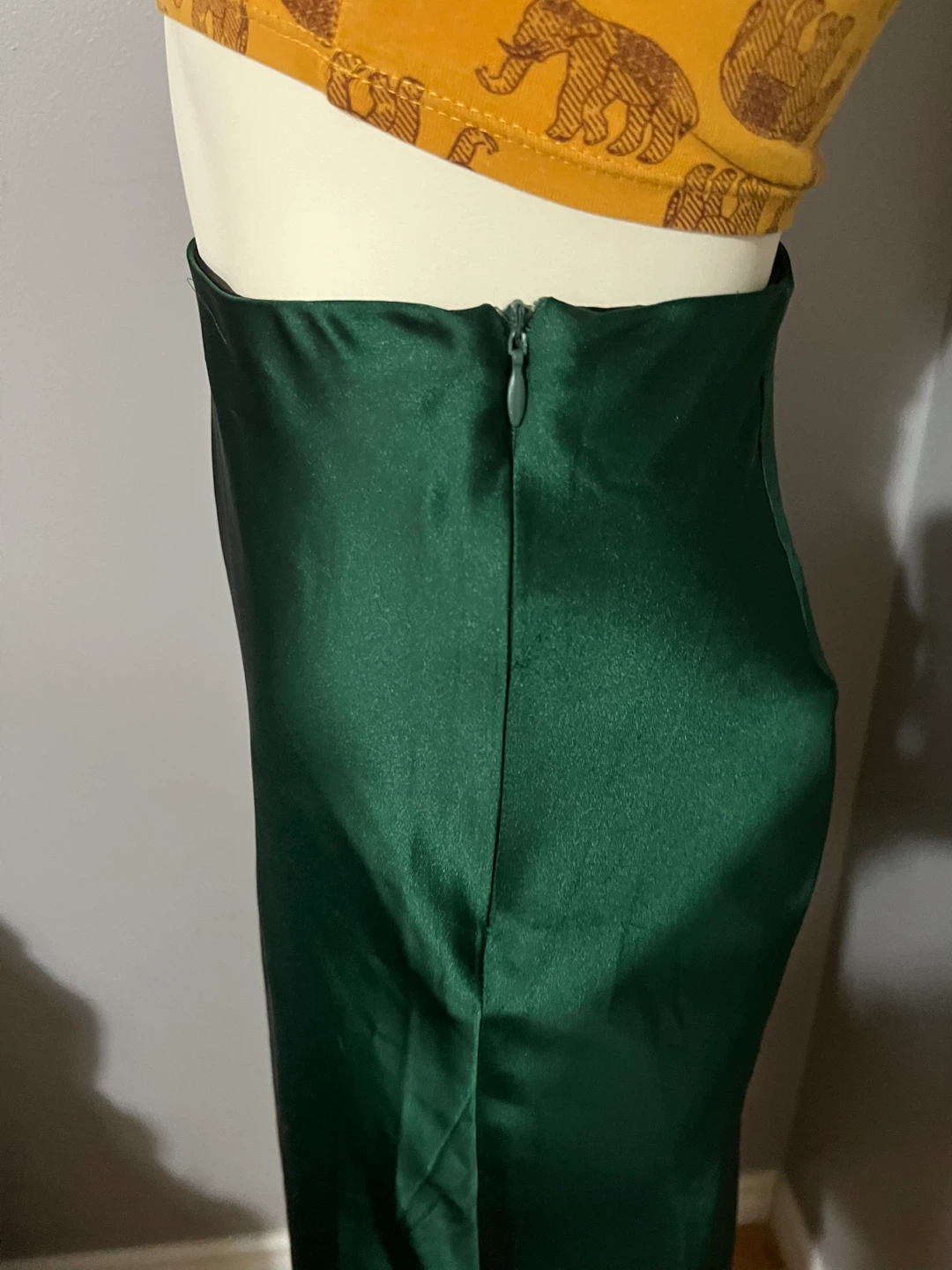 XS size Emerald Green Satin Midi Skirt - photo 3
