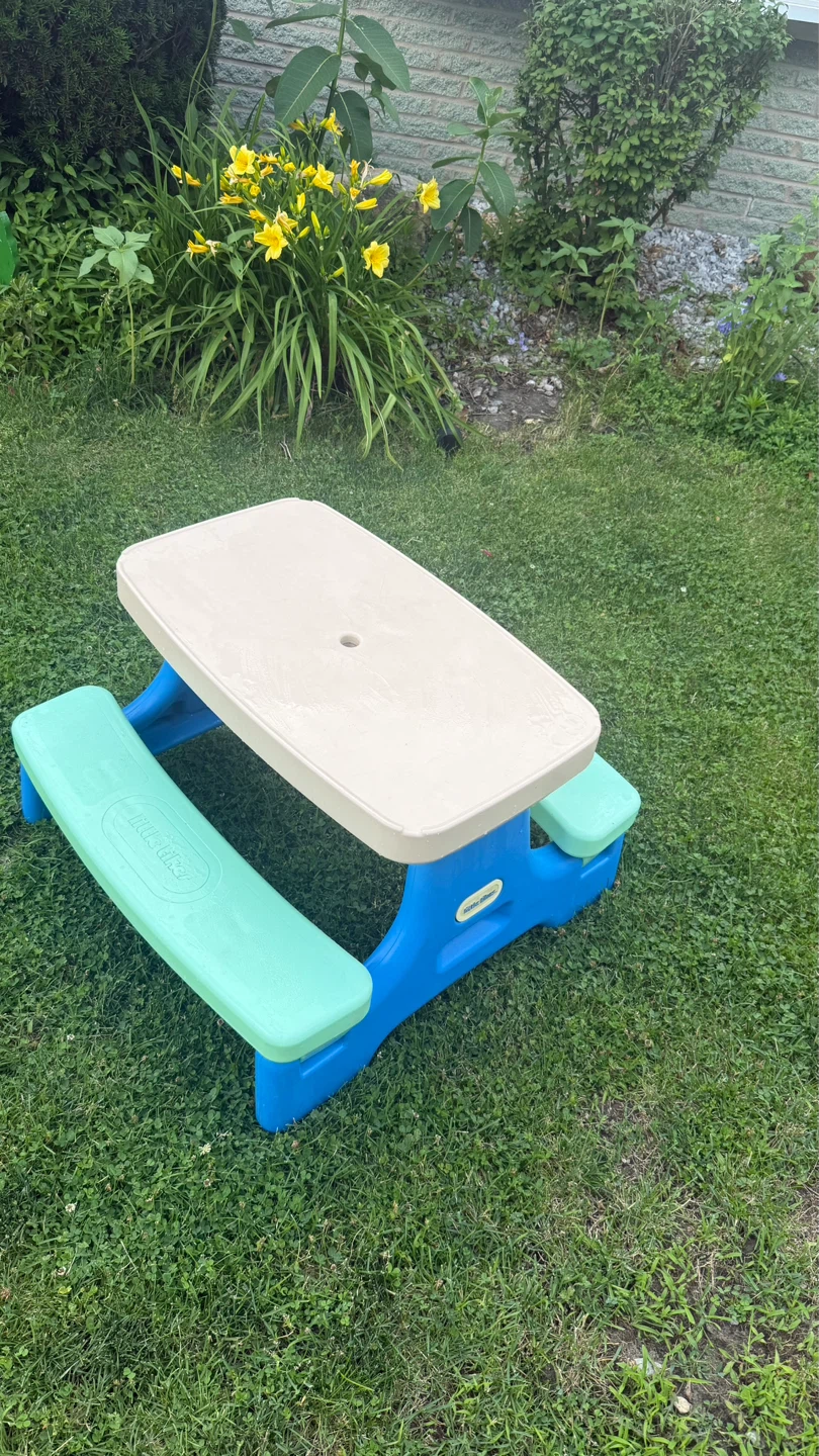 Little Tikes Picnic Table check more pictures - photo 3