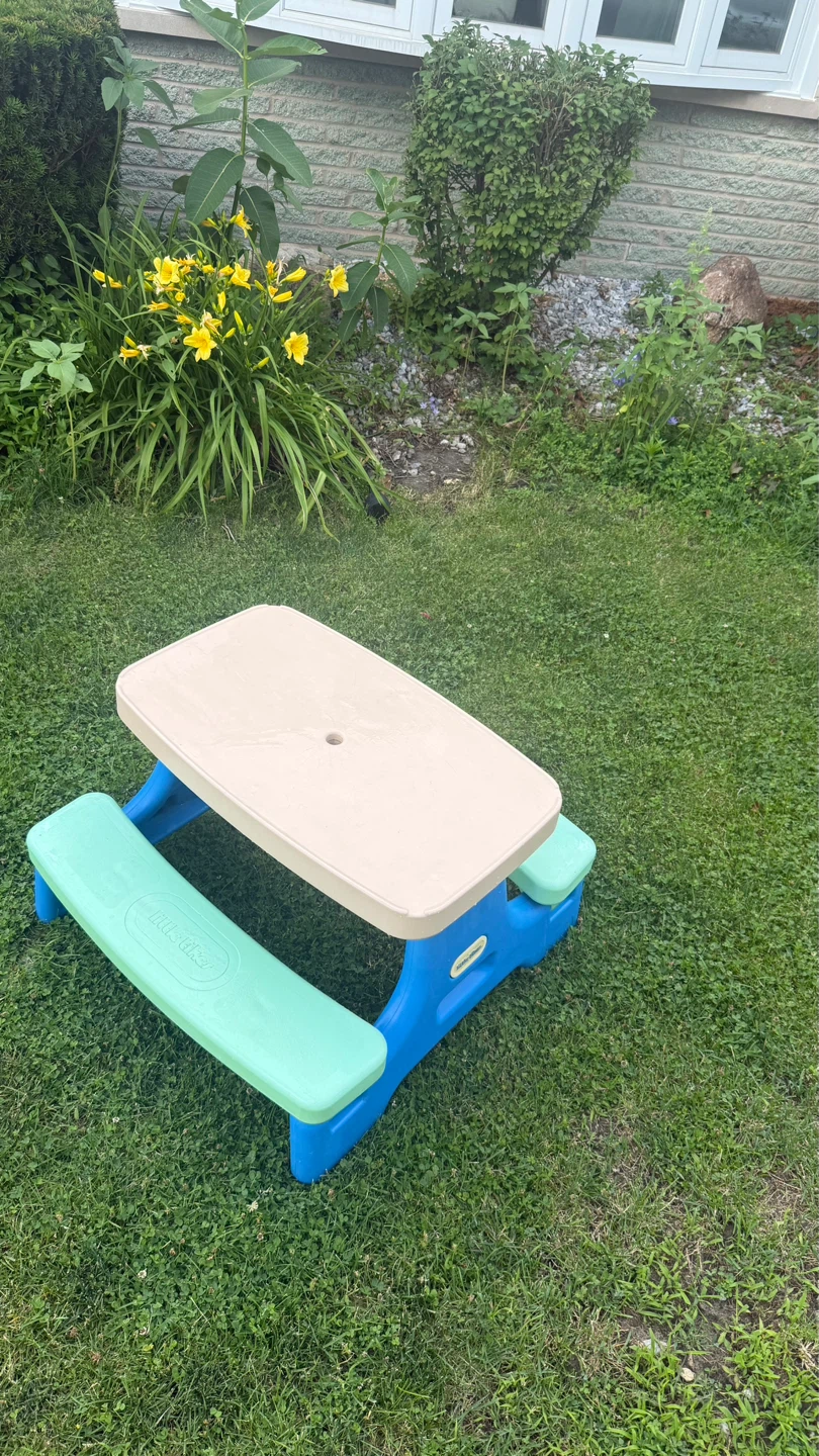 Little Tikes Picnic Table check more pictures - photo 4