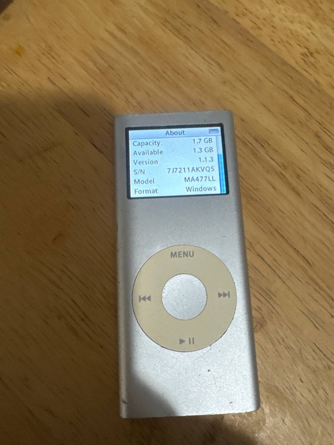 Apple iPod Nano MA477LL 4GB Silver - photo 2