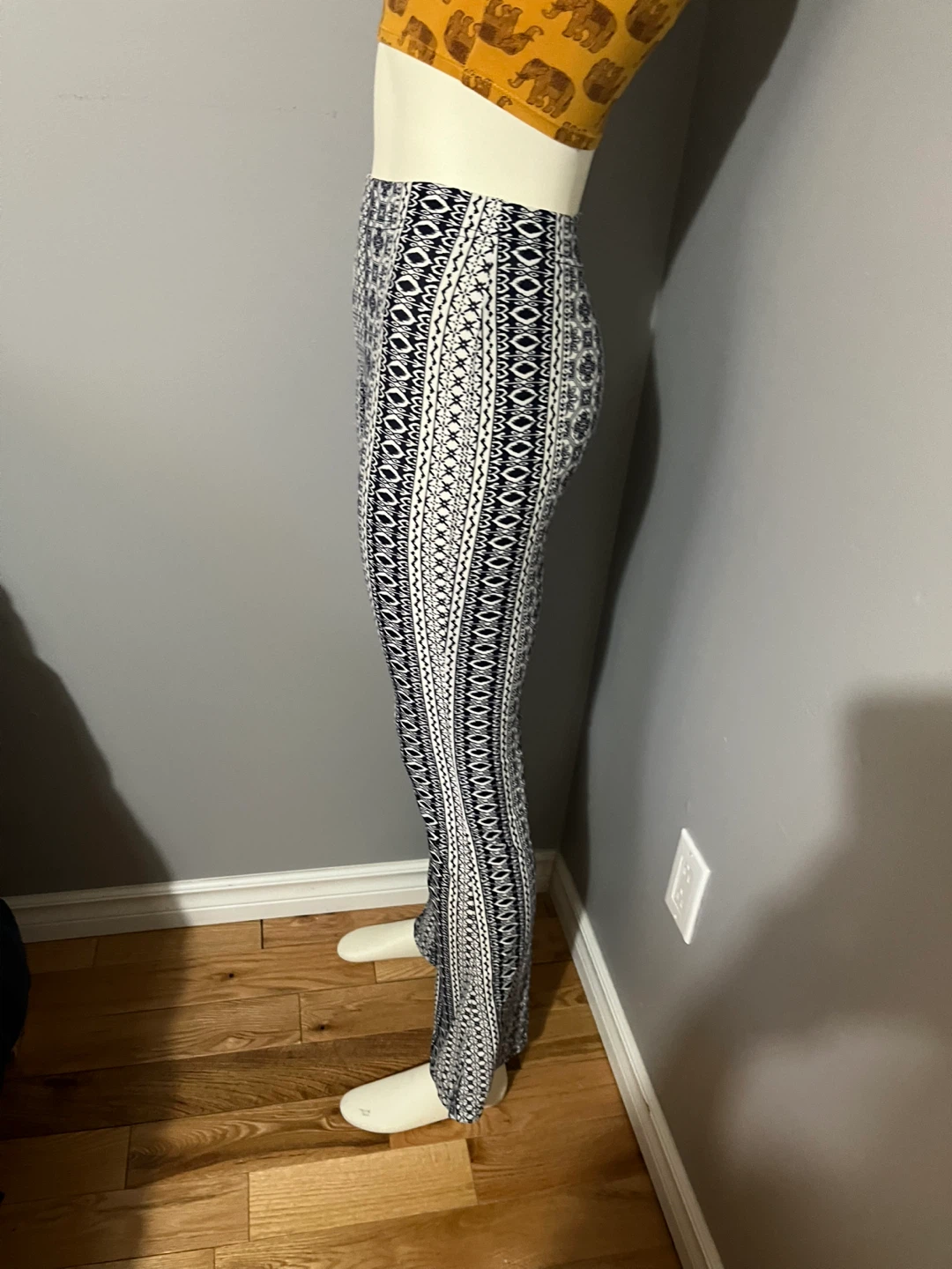 Small size Boho Pattern Flared Leggings - photo 2