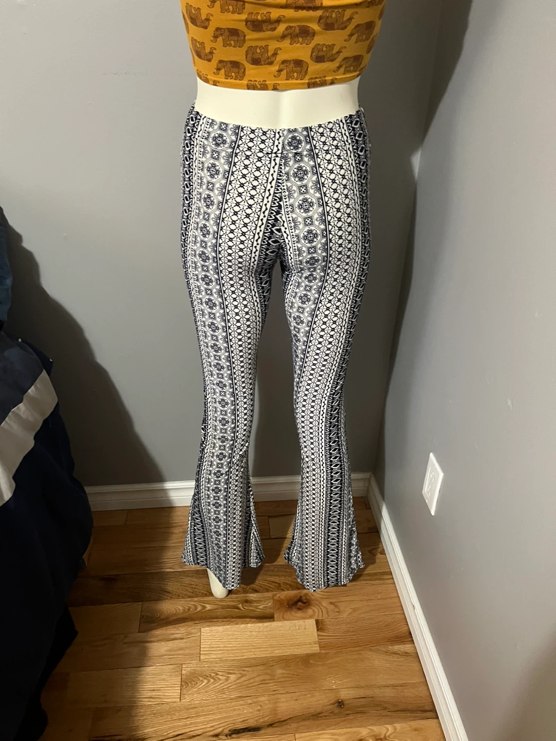 Small size Boho Pattern Flared Leggings - photo 3