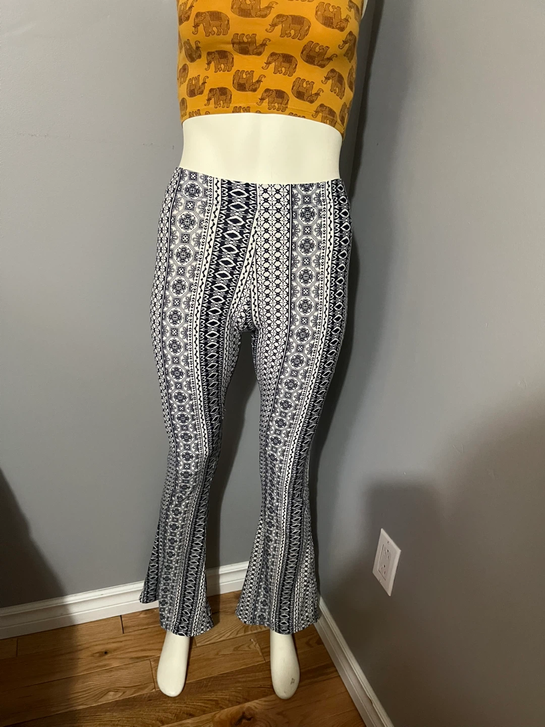 Small size Boho Pattern Flared Leggings