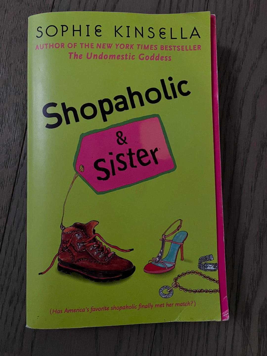 ⚽️Shopaholic & Sister by Sophie Kinsella - Paperback