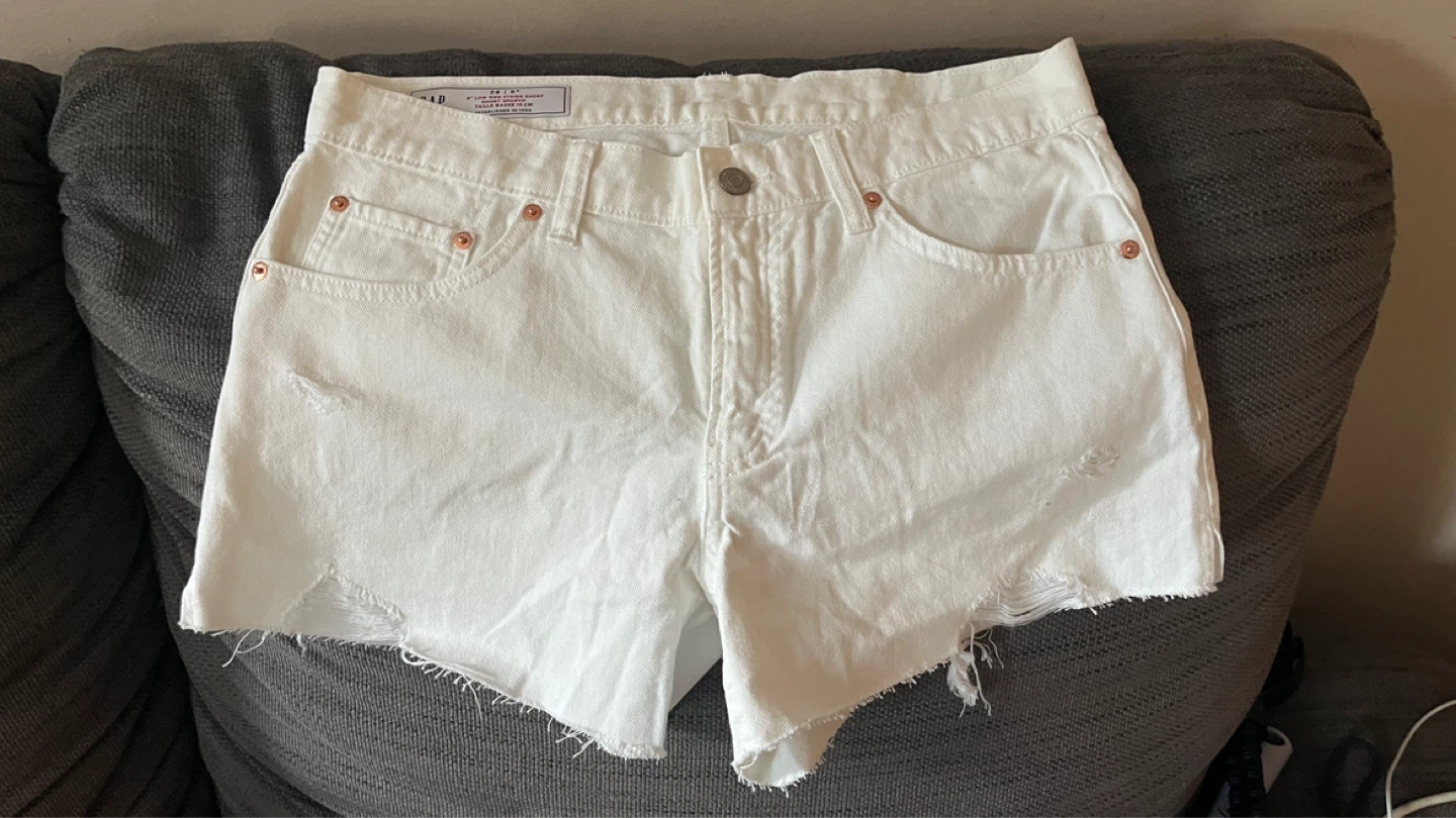 ⚽️ Brand New GAP 4" Low Rise Stride Short Sportif - White