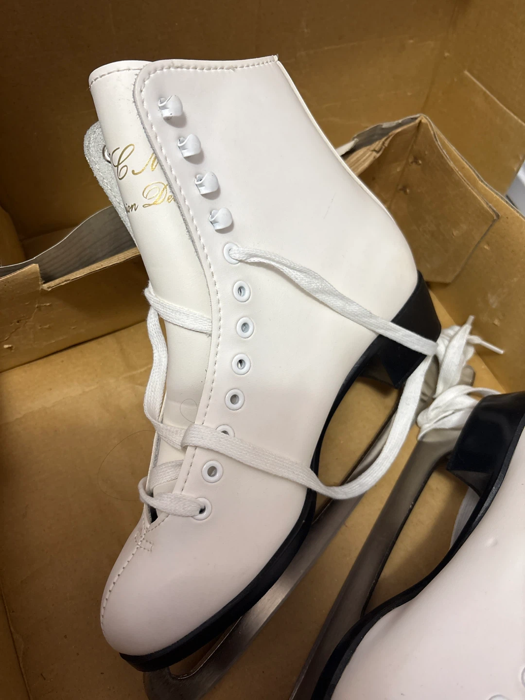 CCM Figure Skates Champion Deluxe - photo 2