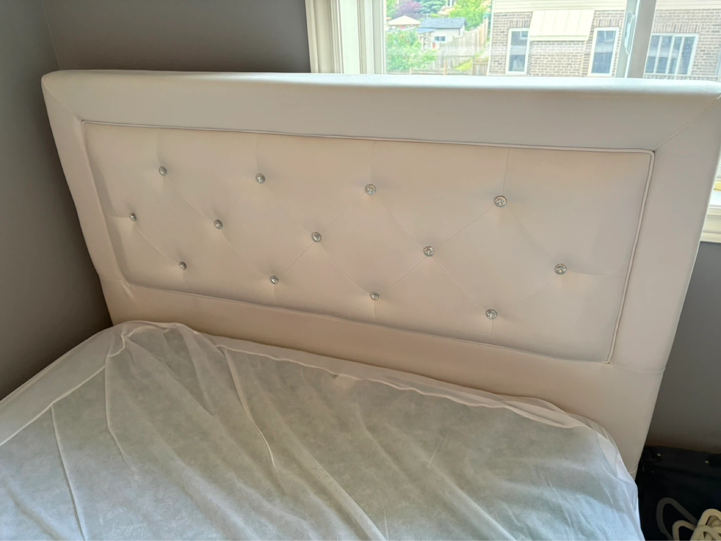 White Tufted Headboard Bed Frame
