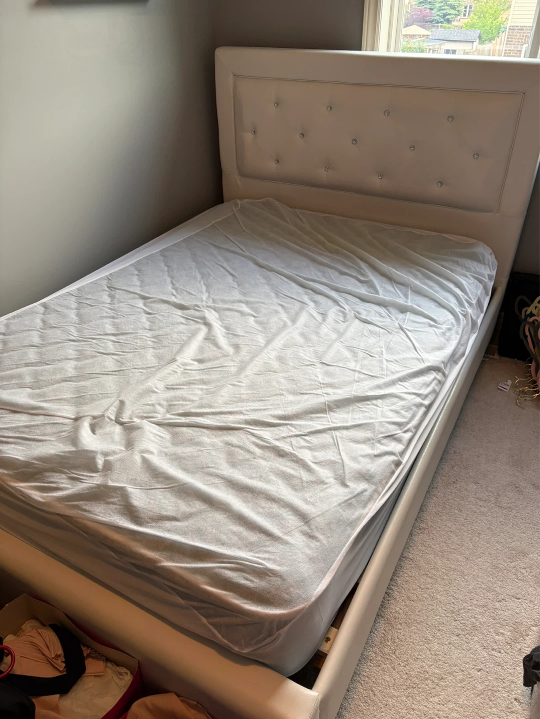 White Tufted Headboard Bed Frame - photo 2