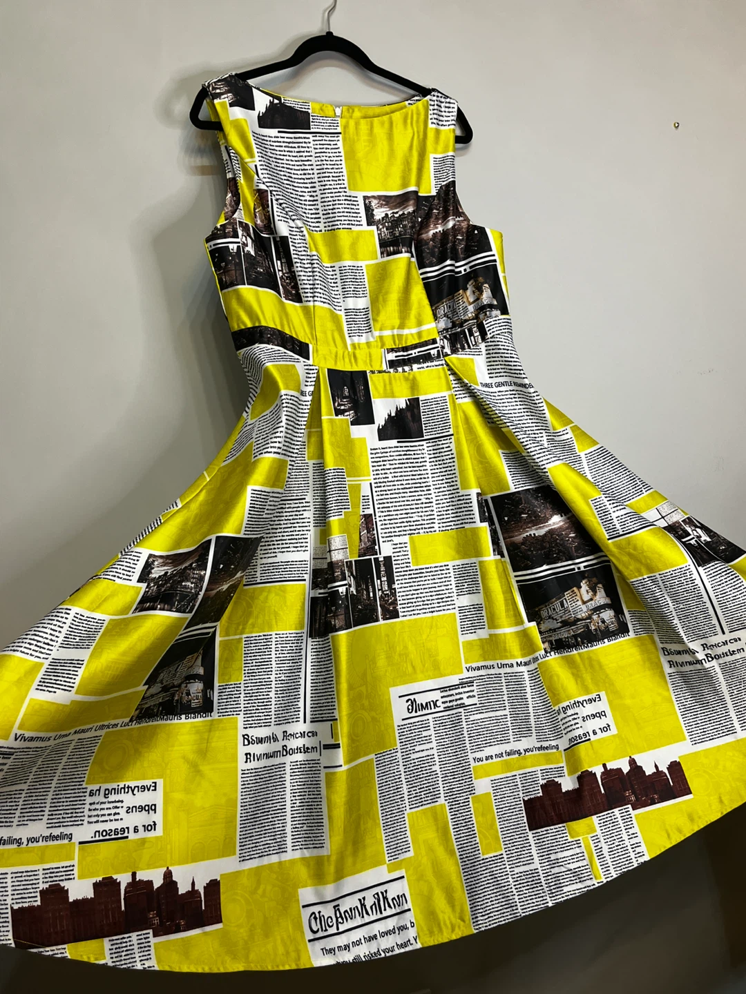 New with Tag ⚽ Yellow Newspaper Print Sleeveless Dress - photo 2