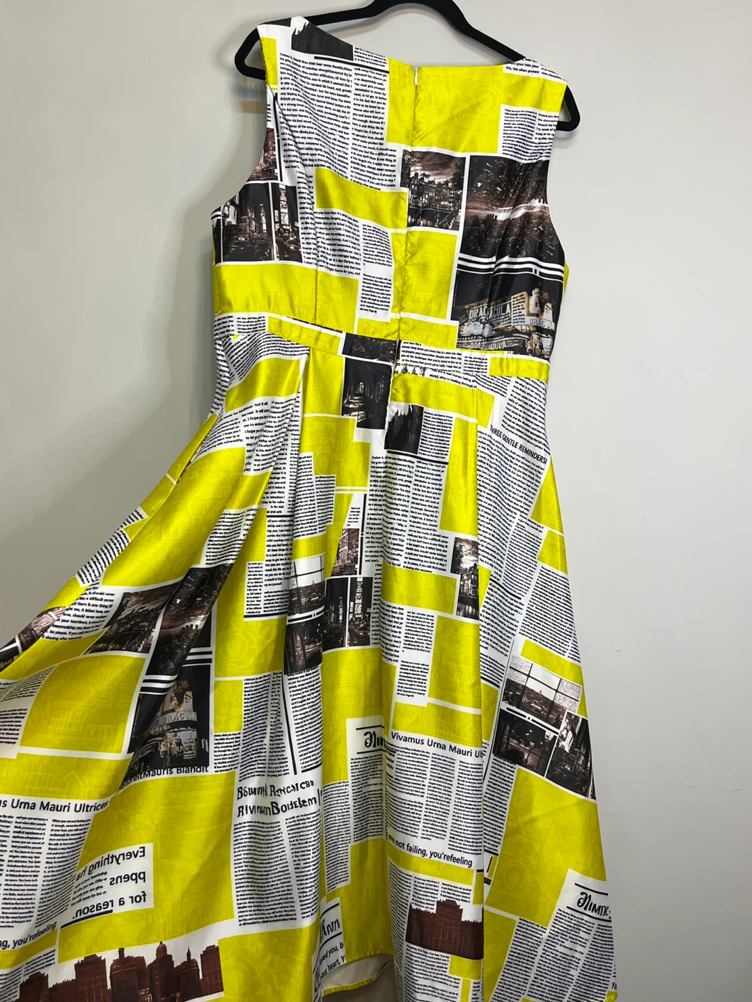 New with Tag ⚽ Yellow Newspaper Print Sleeveless Dress - photo 5