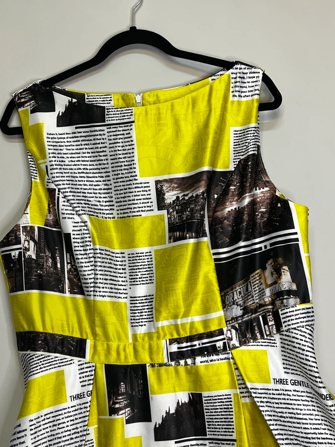 New with Tag ⚽ Yellow Newspaper Print Sleeveless Dress - photo 3
