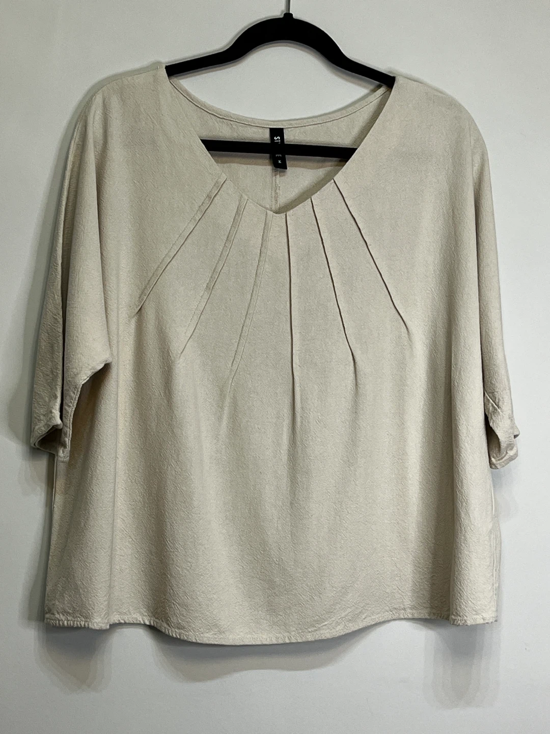 ⚽ Women's Beige V-Neck Pleated Top - Size M