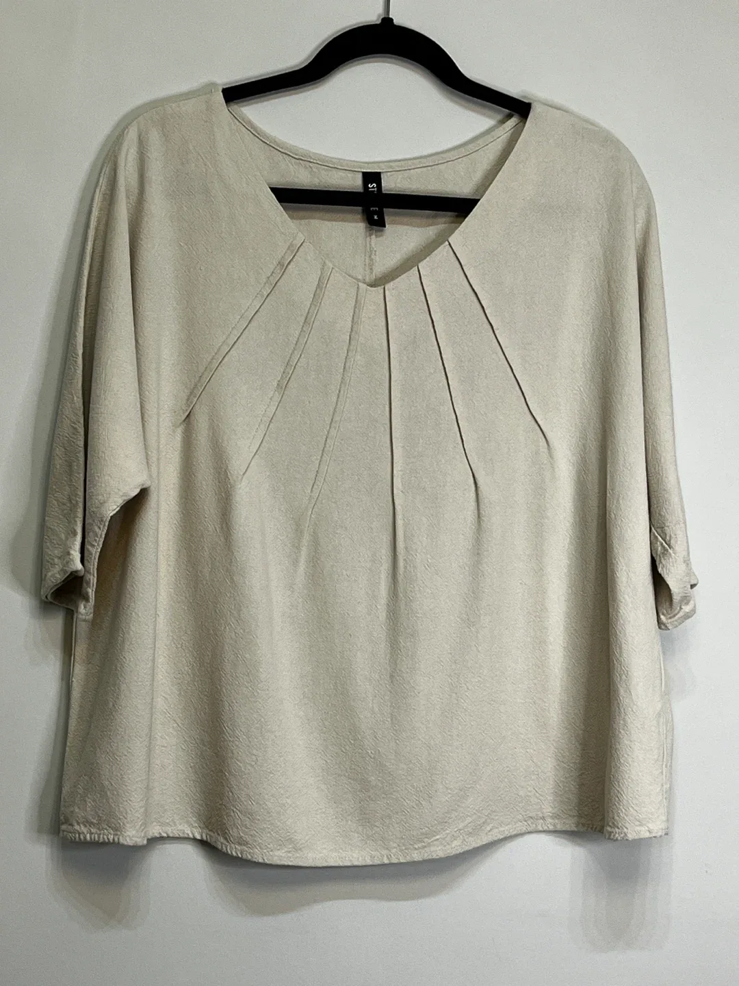 ⚽ Women's Beige V-Neck Pleated Top - Size M