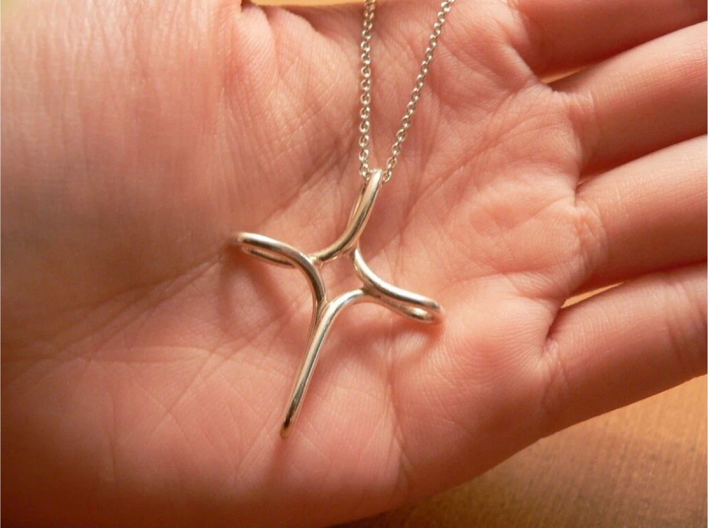 💯 Authentic Tiffany and Co. Elsa Peretti Infinity Cross Pendant - photo 3