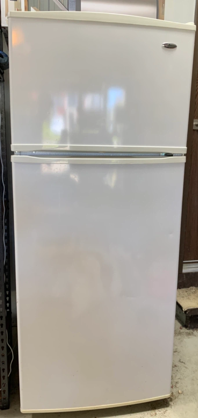 Moving sale,Top-Freezer Refrigerator Amana (Whirlpool OEM)