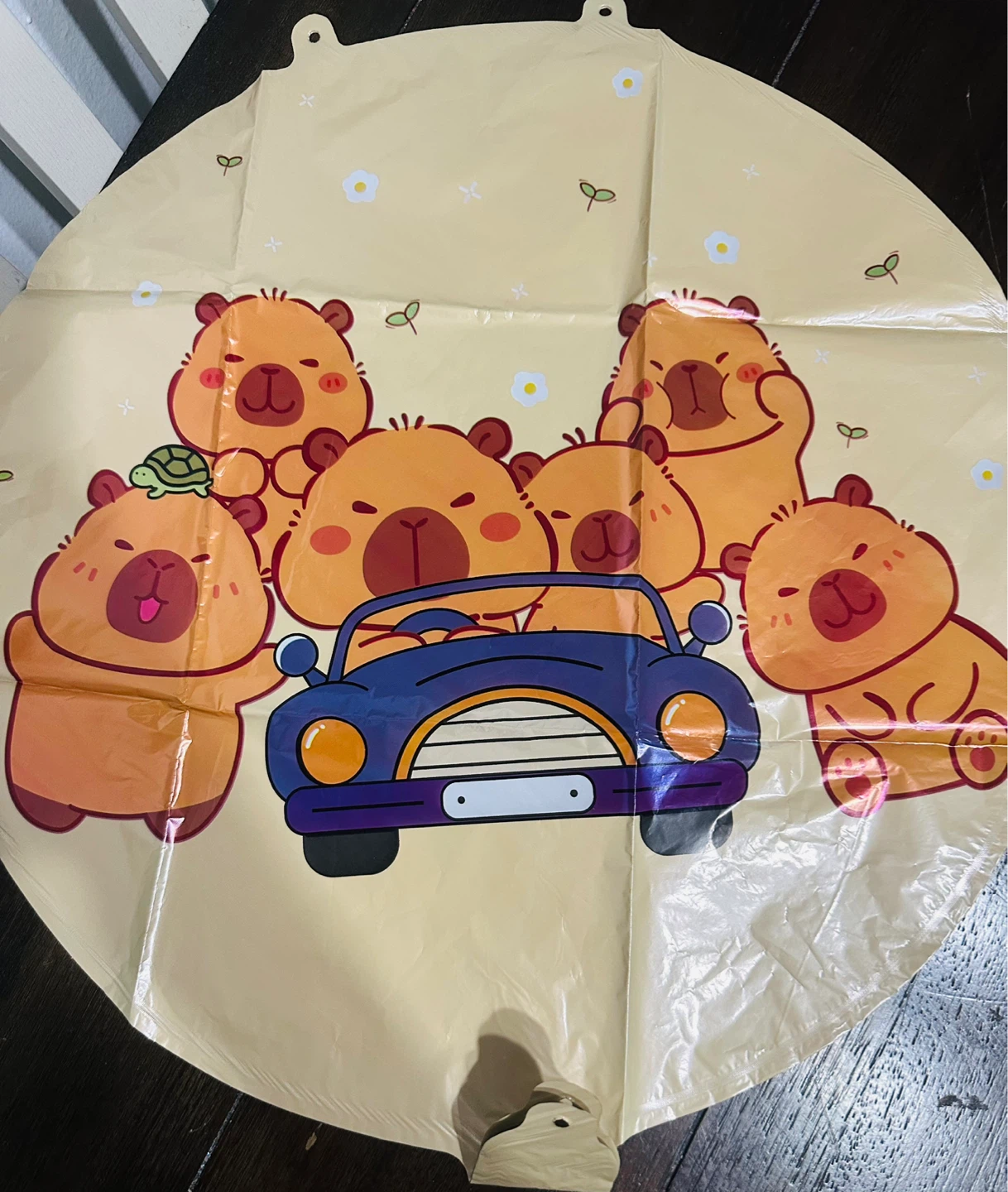 capybara backdrop and foil balloons - photo 4