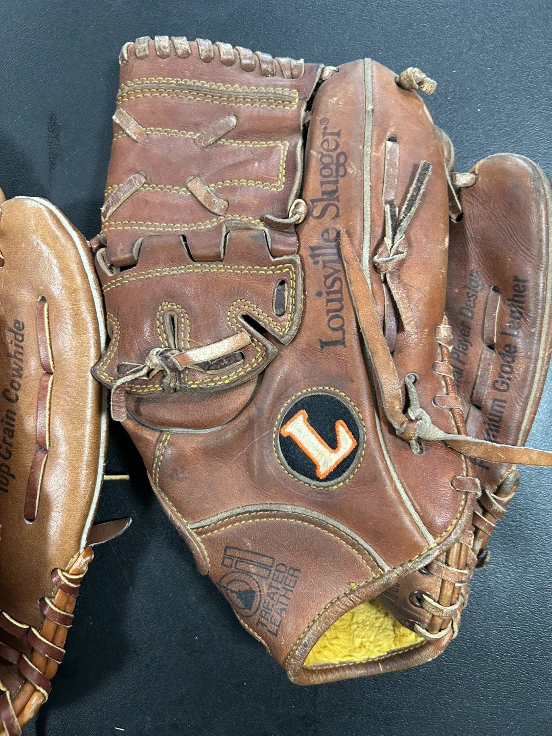 Louisville Slugger Baseball Gloves - photo 3