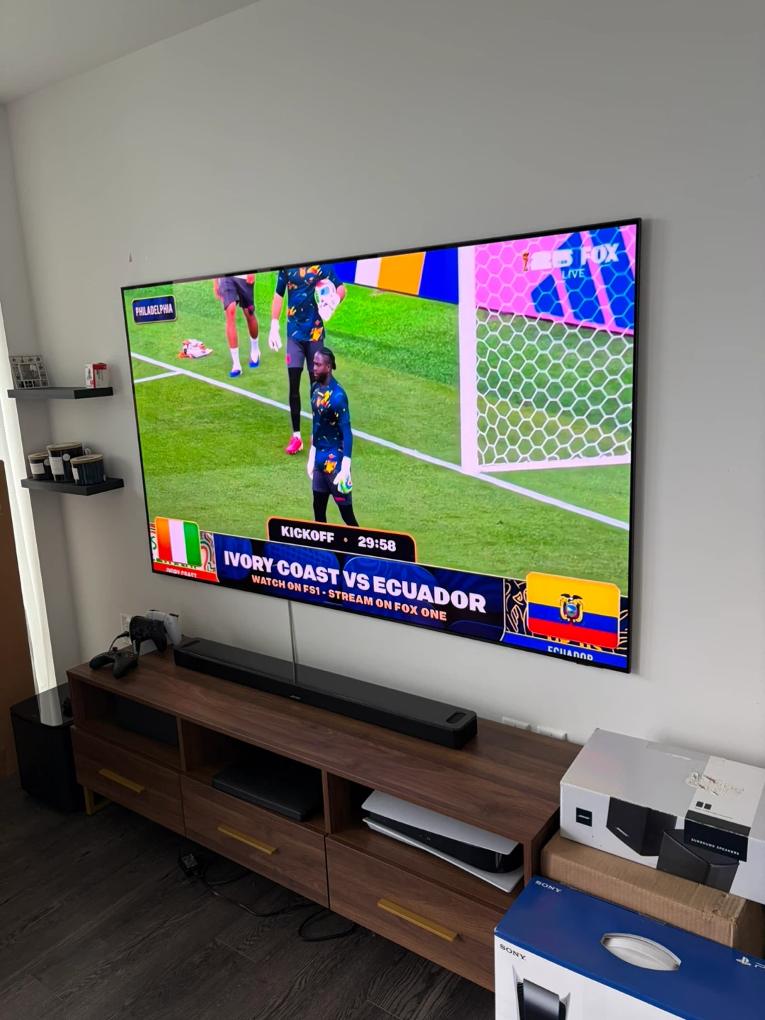 Samsung Range Topper OLED 77” TV with original box and mount