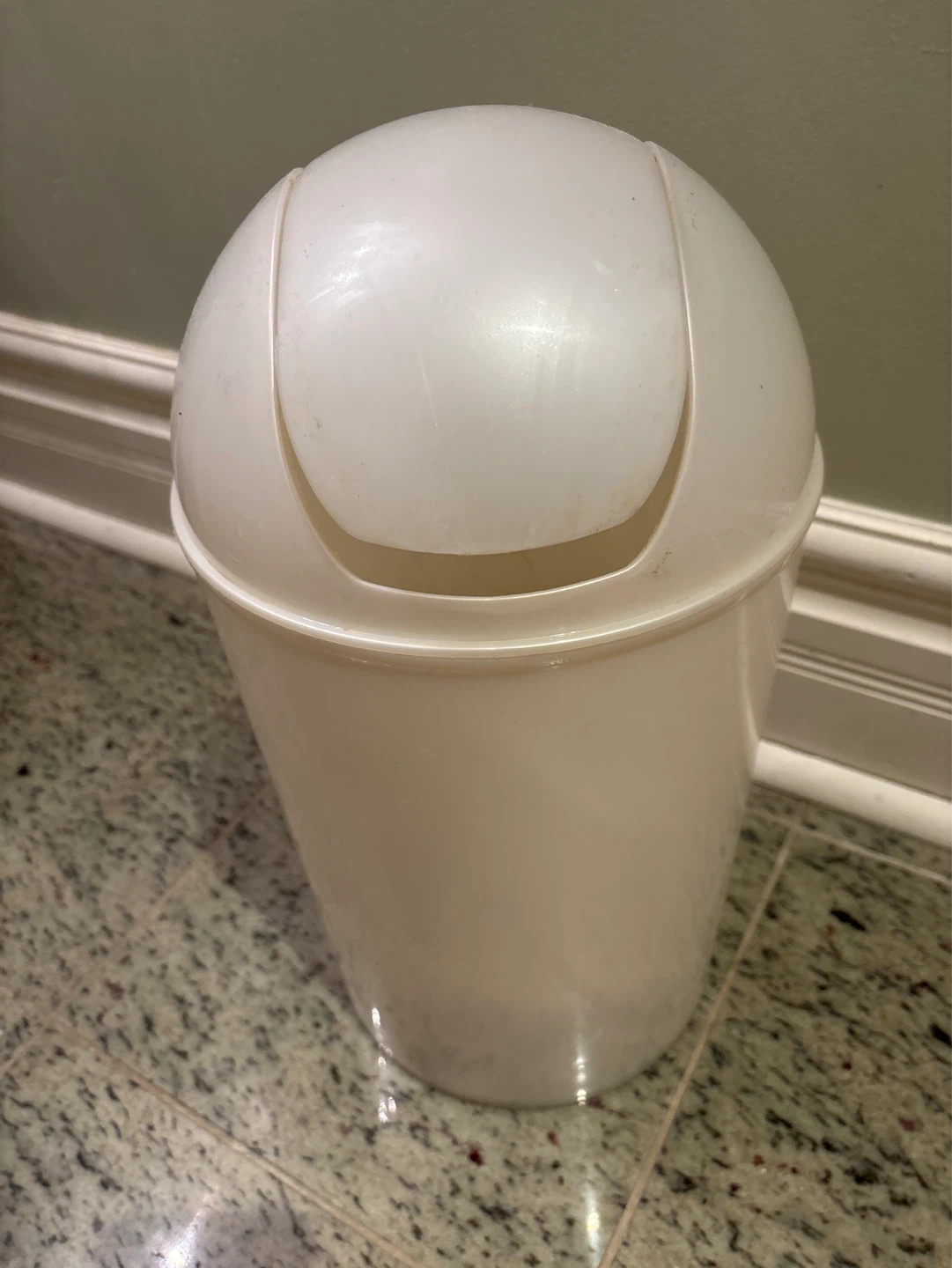 ⚽️White Small Swing Top Trash Can