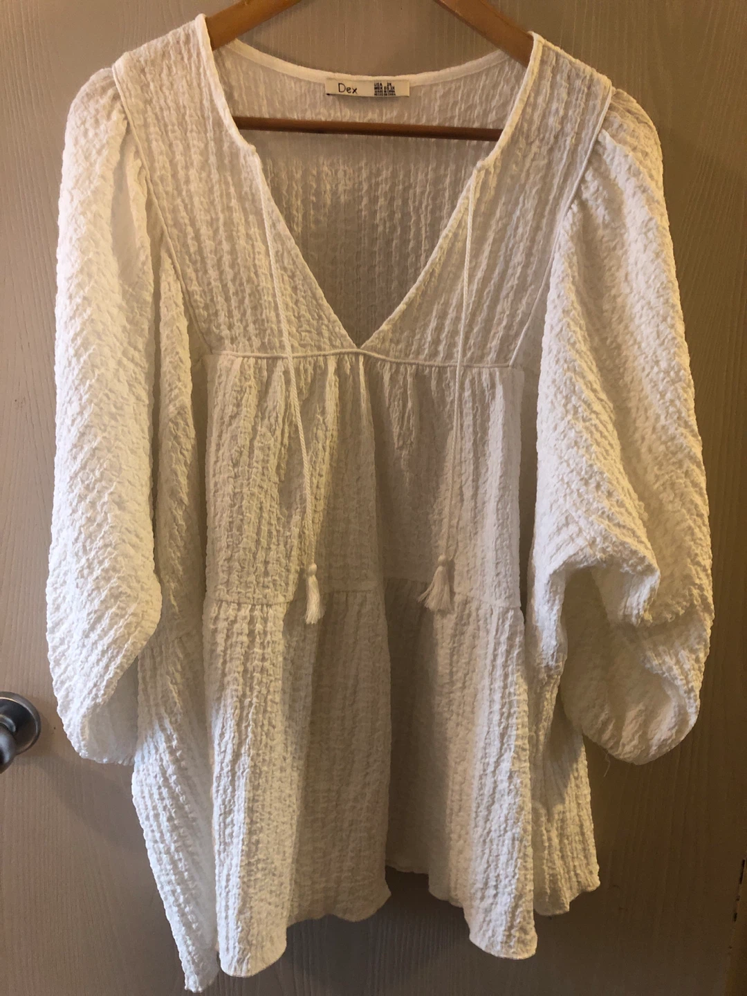 ⚽️ Dex White Textured V-Neck Tunic Top