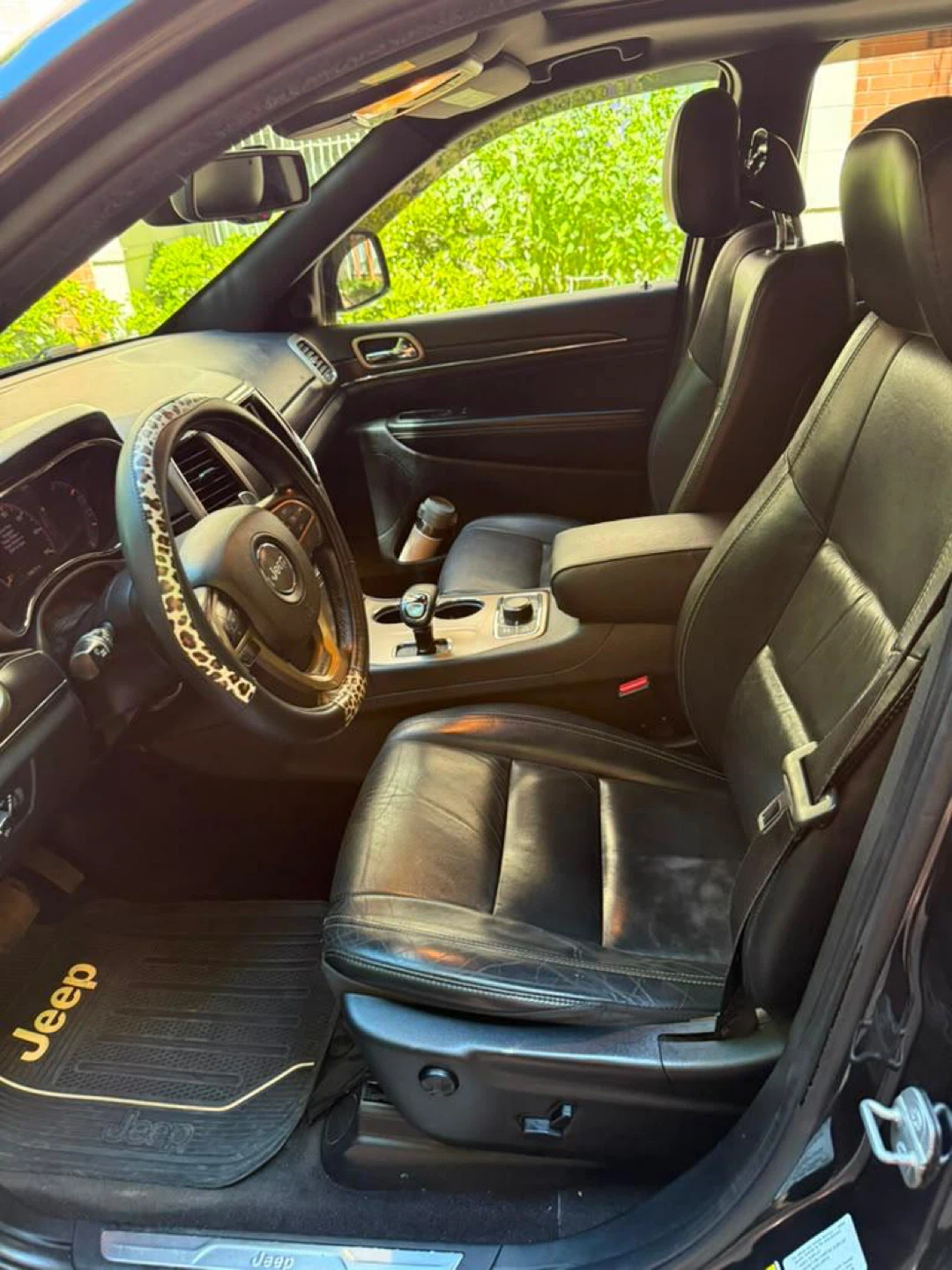 Black Jeep Grand Cherokee - photo 2
