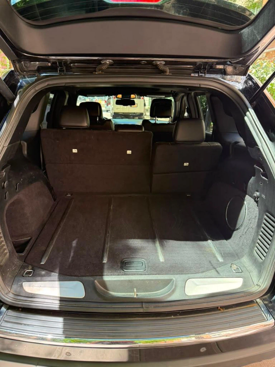Black Jeep Grand Cherokee - photo 5