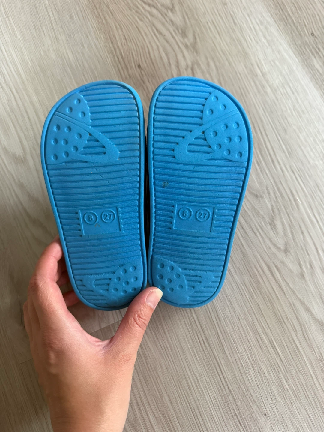 Toddler Spider-Man slides size 8 - great condition! - photo 4