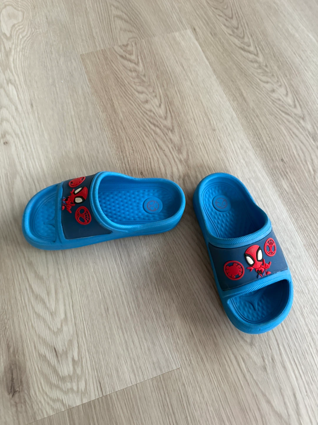 Toddler Spider-Man slides size 8 - great condition! - photo 2
