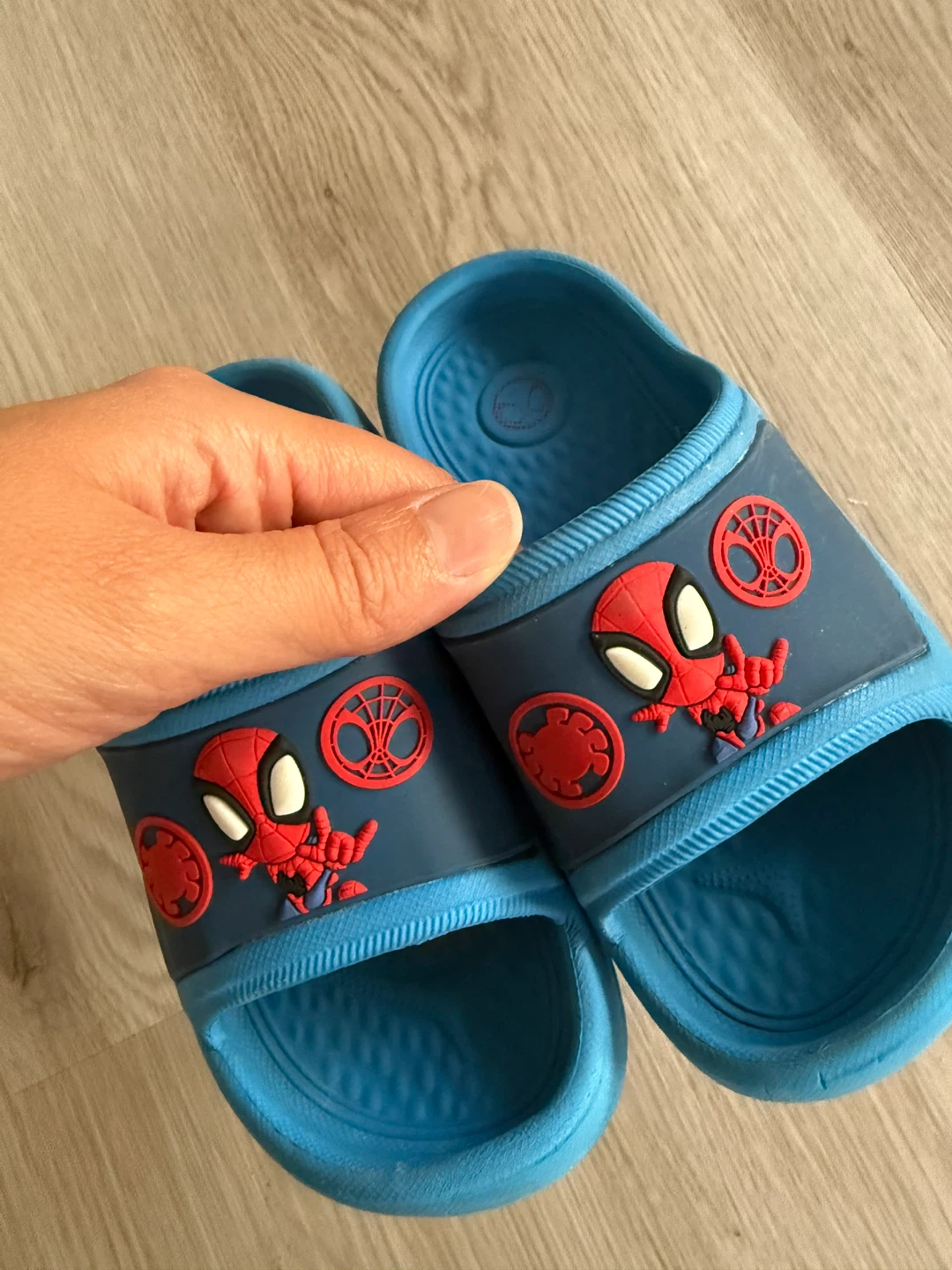 Toddler Spider-Man slides size 8 - great condition! - photo 3