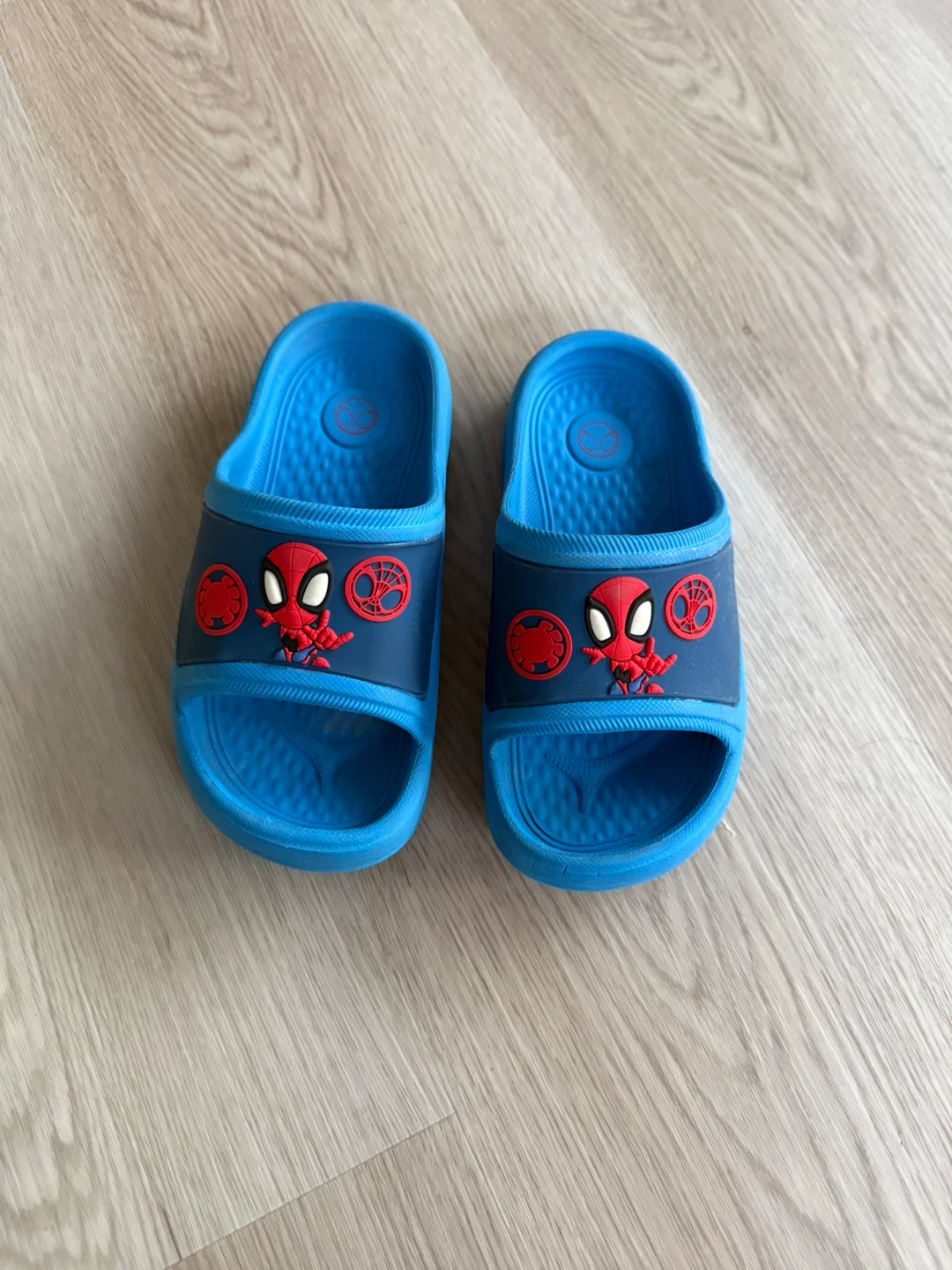 Toddler Spider-Man slides size 8 - great condition!