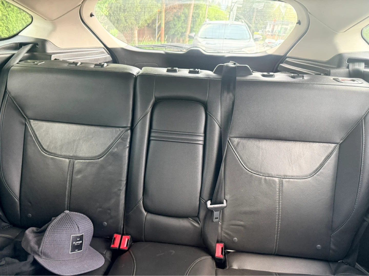 White Ford Focus SE Hatchback - photo 3