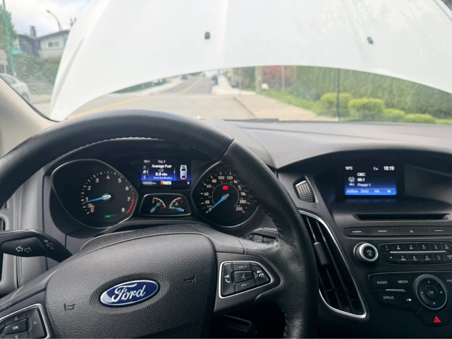 White Ford Focus SE Hatchback - photo 5