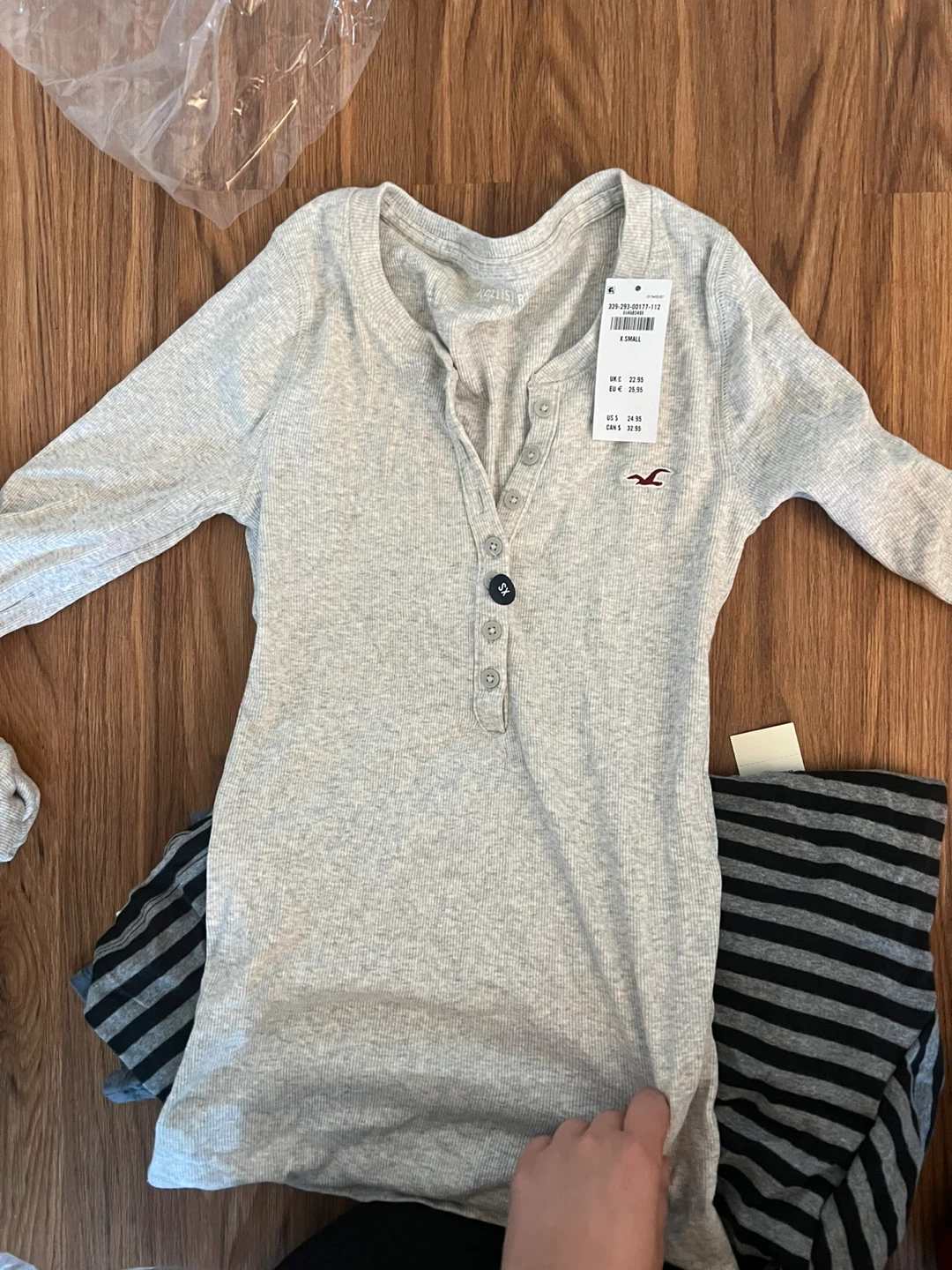 Brand new Hollister shirts - photo 4