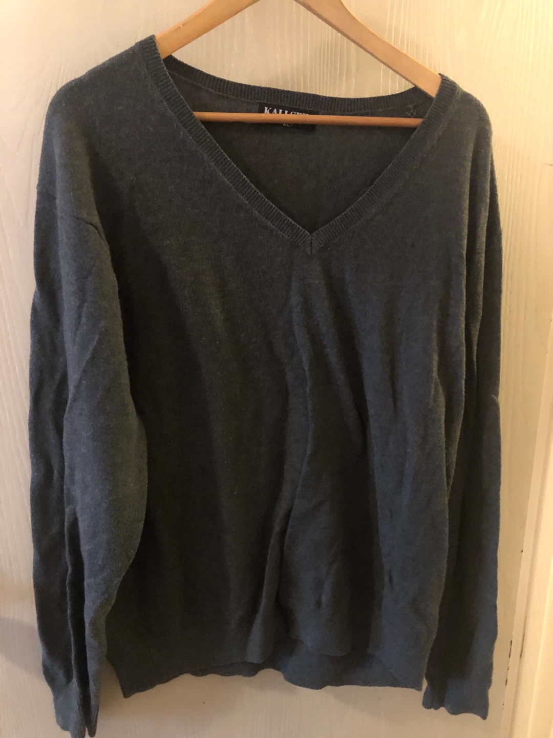 ⚽️ Kallspin V-Neck Sweater - XL