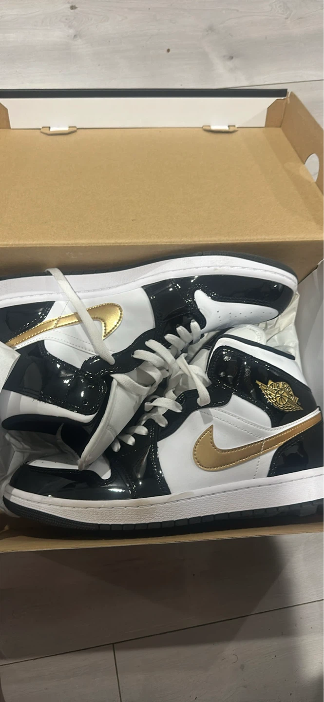Air Jordan 1 Mid SE Gold Toe - photo 2