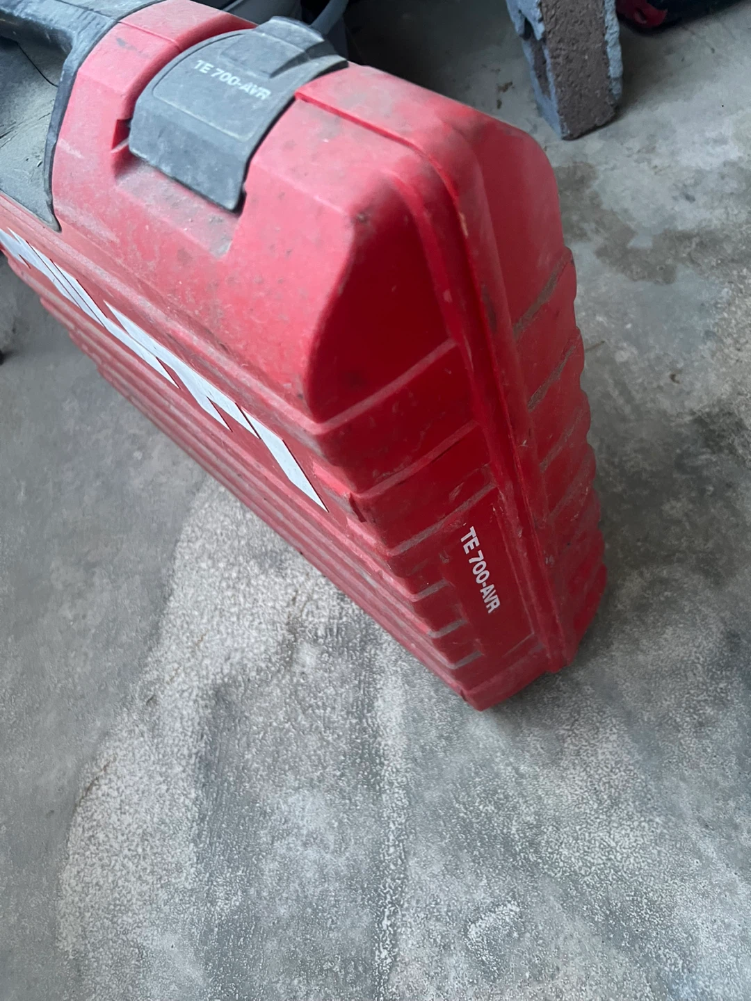 Hilti TE 700-AVR Rotary Hammer Drill with Case - photo 3