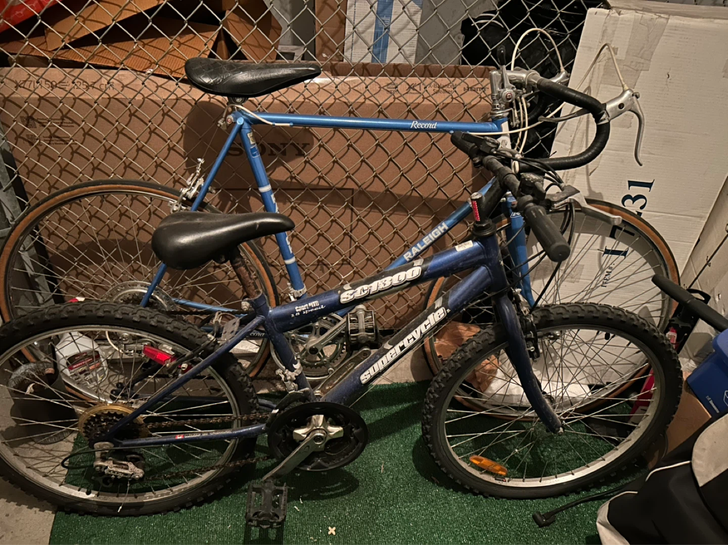 Raleigh Record Road Bike and Supercycle SC1300 Mountain Bike ⚽️
