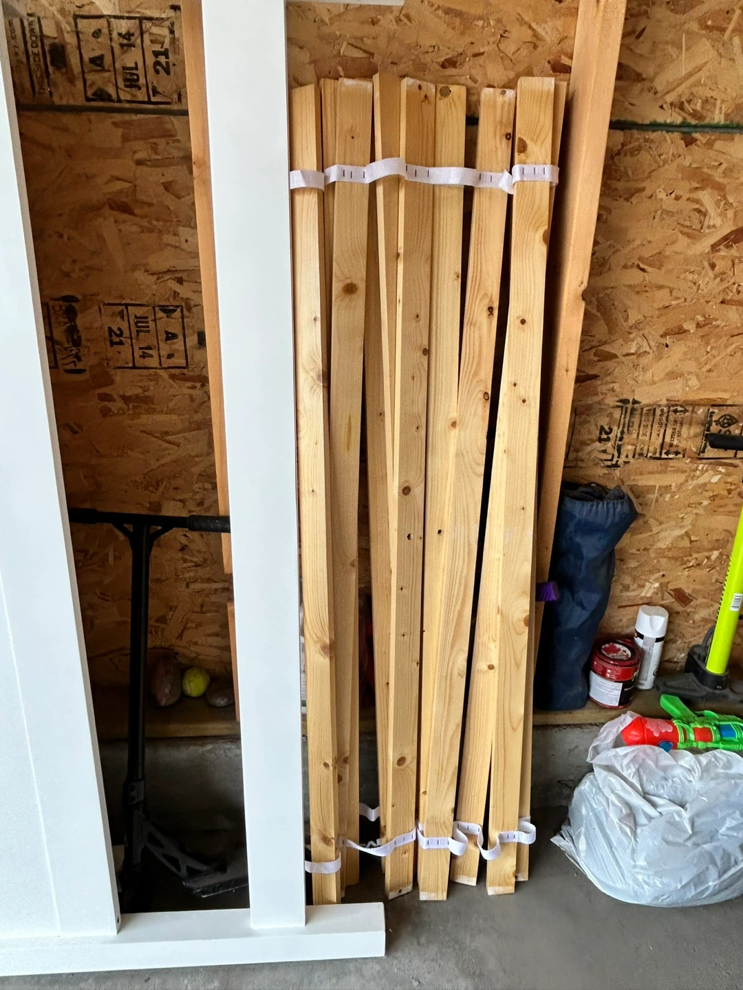 Crate & Barrel Brighton Queen bed Frame - photo 5