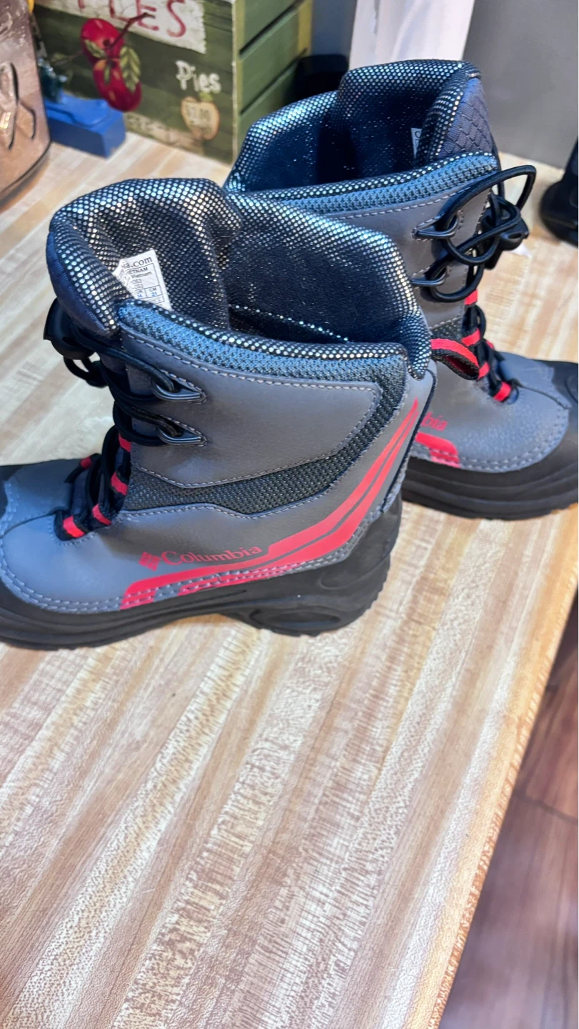 C ⚽ olumbia Kids Winter Boots Size 2