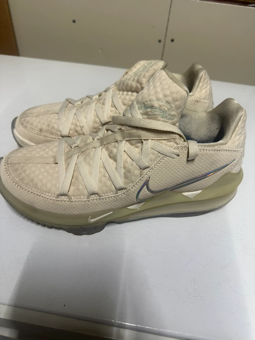 Nike LeBron 17