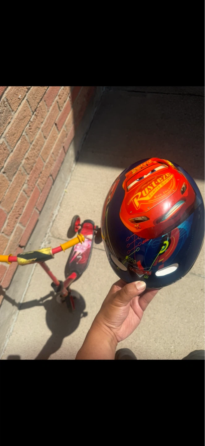 Kids 3-Wheel Scooter with Matching Helmet - photo 3