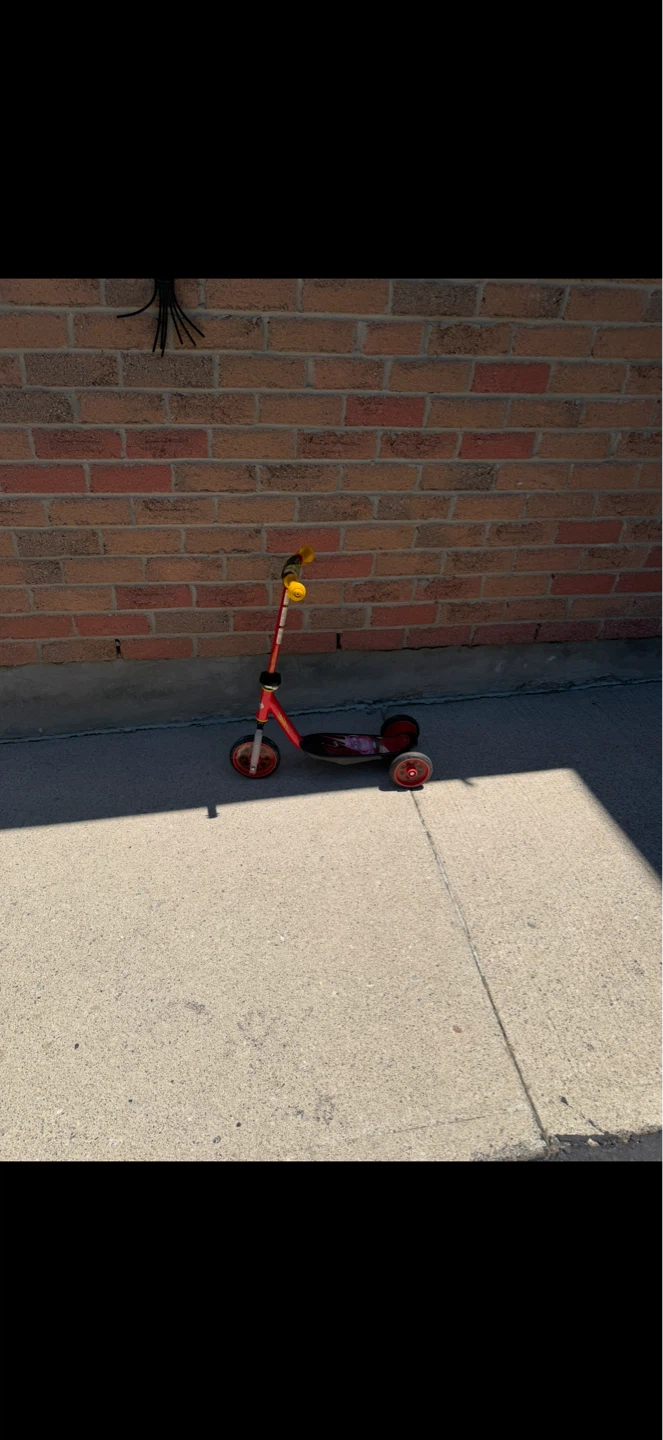 Kids 3-Wheel Scooter with Matching Helmet - photo 4