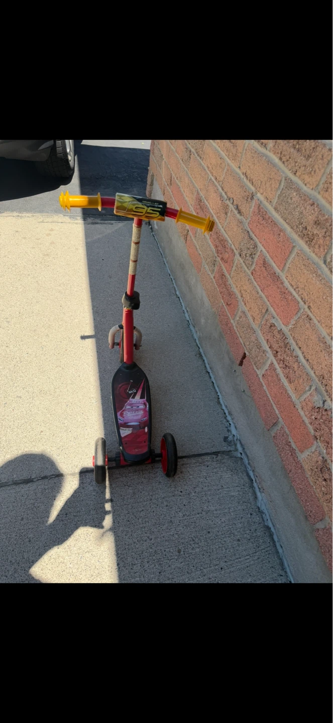 Kids 3-Wheel Scooter with Matching Helmet - photo 5