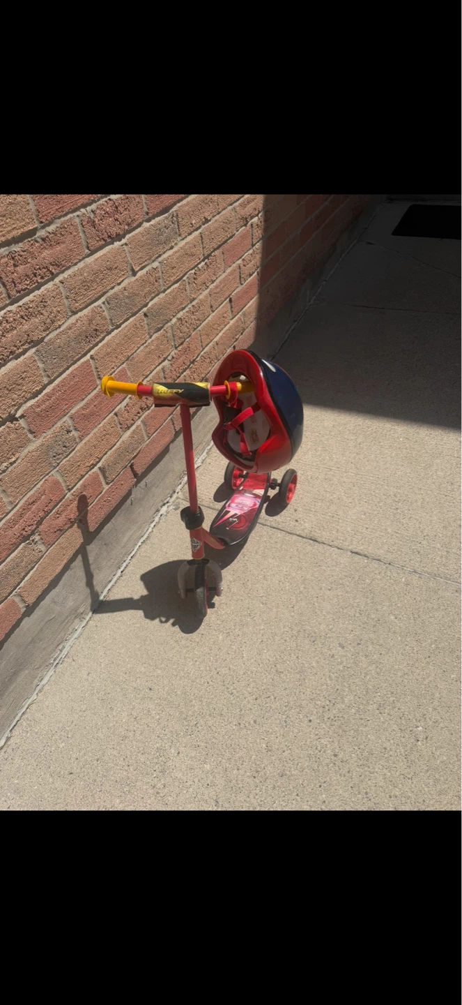Kids 3-Wheel Scooter with Matching Helmet - photo 2
