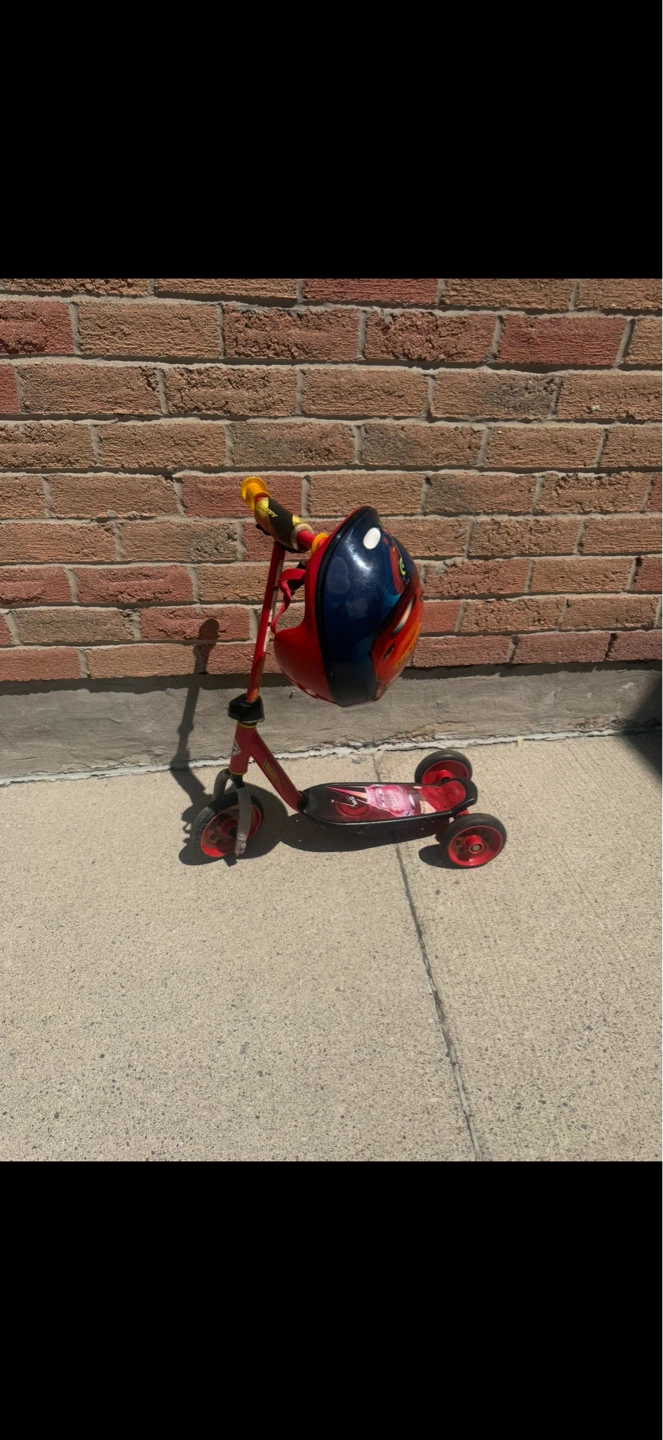 Kids 3-Wheel Scooter with Matching Helmet