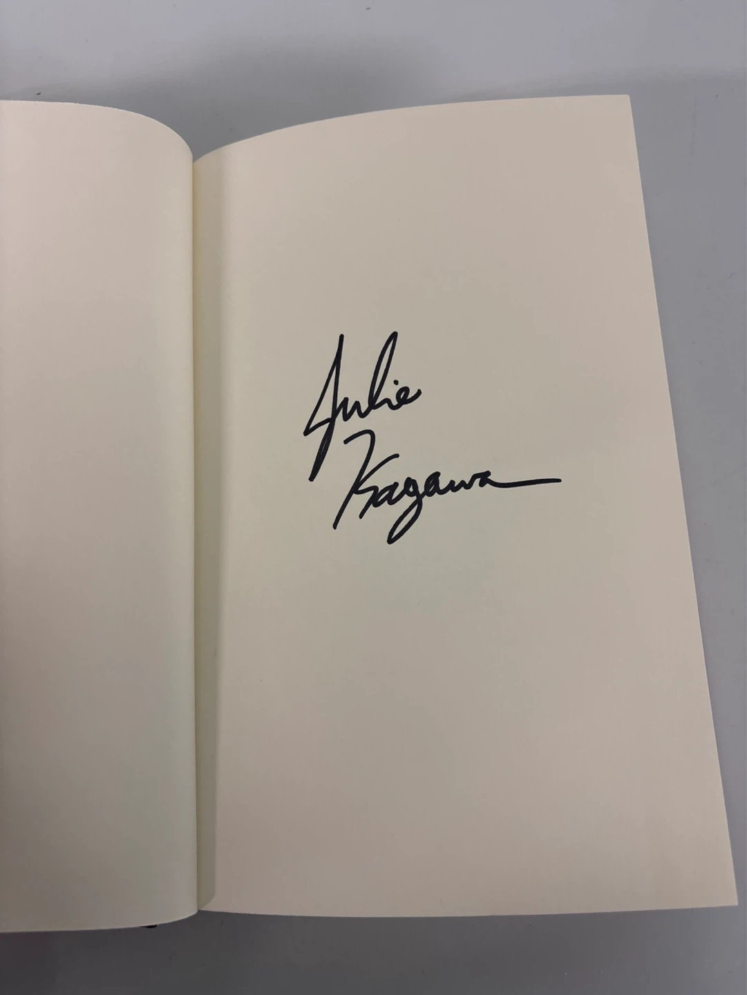 Shadow of the Fox by Julie Kagawa - Signed Copy - photo 2