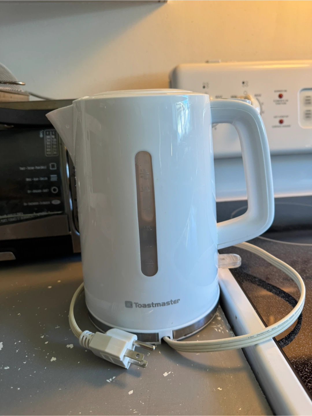 Toastmaster White Electric Kettle